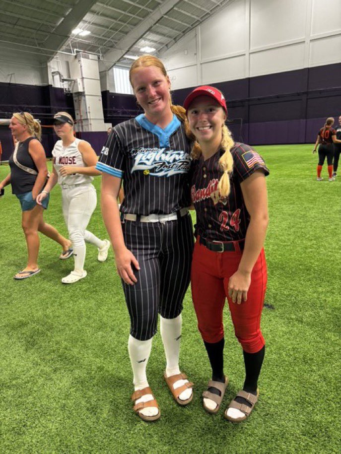 Ariana_2028_'s tweet photo. Absolutely LOVED working with @CarylDrohan @katedrohan @jordynrudd63 at @NUSBcats today! Great culture and atmosphere while getting high level reps in! Got a sneak peak at their new stadium as well 👀 #BeRemarkabke #PurpleCow @EichholzLeona https://t.co/rYzOrZS4Lc