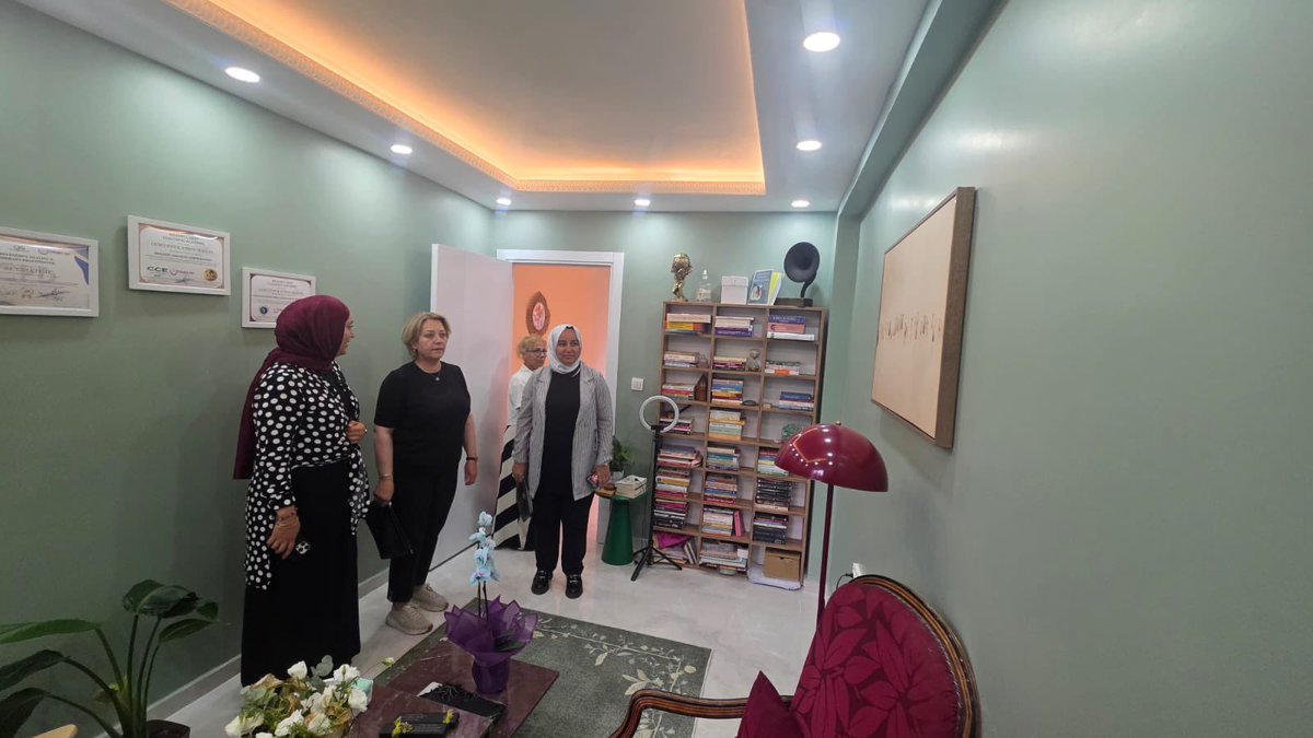 yyaseminozdemir's tweet photo. 📍#Çayırova
 
İlçe Kadın Kolları Başkanım Neşe Aydın ve ilçe yöneticimiz ile birlikte,Beyza Cıvak’ın kurucusu olduğu Güneş Işığı Bütüncül Danışmanlık & Gelişim Merkezi’ni ziyaret ettik.
Aileye,çocuklara ve bireysel gelişime yönelik hizmetleriyle güzel bir işletme olmuş.Hayırlı olsun.💐

@akkadinkocaeli
@akkadincayirova 
@nesecureaydin