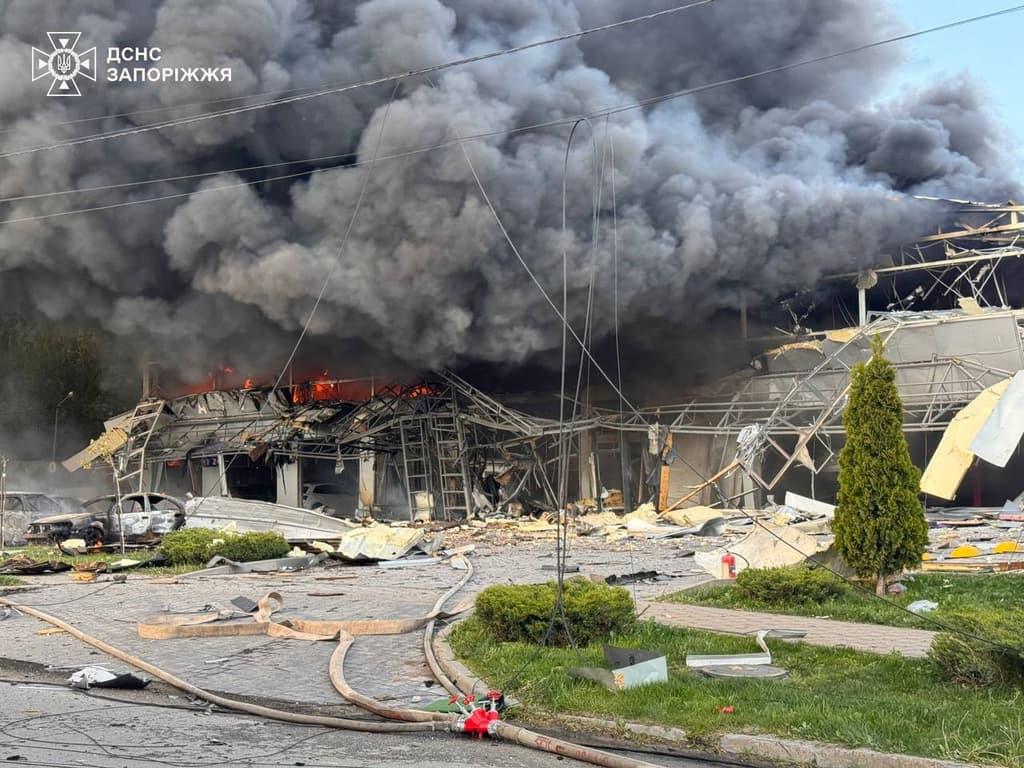 DecodedNewsHQ's tweet photo. A Russian airstrike on Zaporizhzhia has wounded at least 13 people, including a child. Ukrainian officials reported damage following the latest attack on the southeastern city today. https://t.co/zUXMWzwkmA