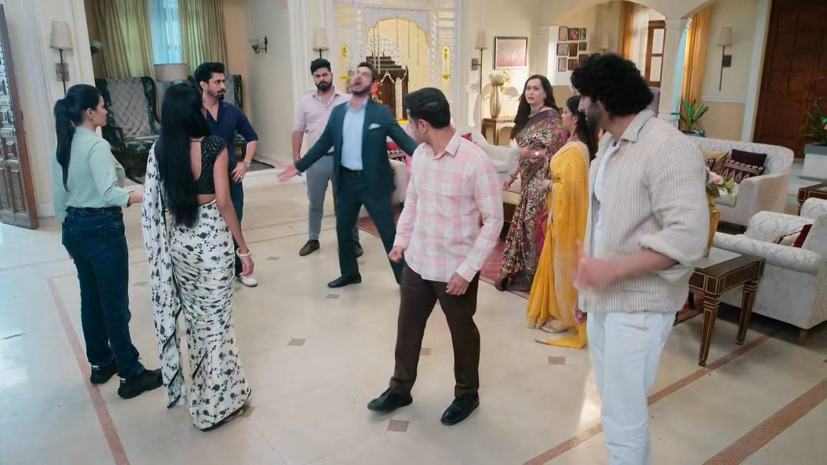 stanningadakaar's tweet photo. Manish, my fave clown in that madhouse, striking all the points for entertainment 😭🤣

I wanna know how did they all maintain a straight face throughout this 🤣🤣🤣 nevertheless Vimarsh Roshan, the performer you're 🙌🏼

#MrAndMrsParshuram https://t.co/1WjDrscBvU