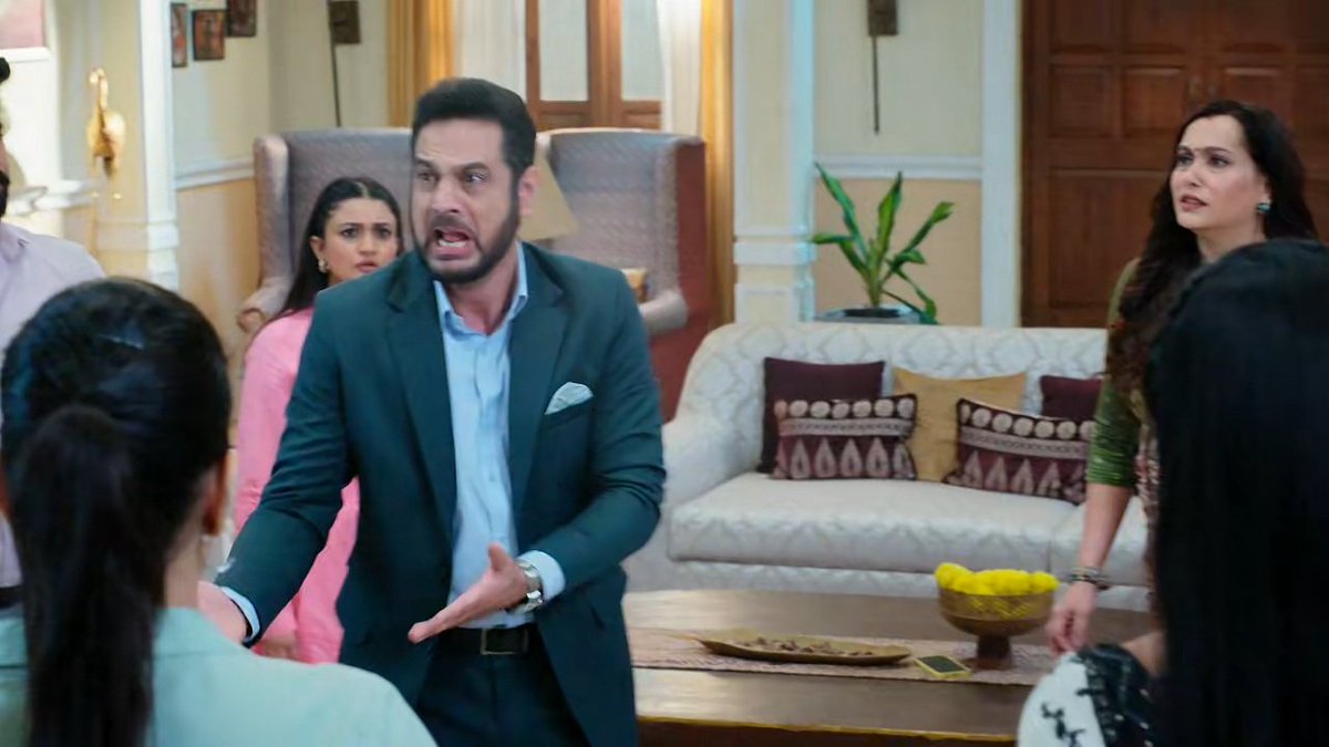 stanningadakaar's tweet photo. Manish, my fave clown in that madhouse, striking all the points for entertainment 😭🤣

I wanna know how did they all maintain a straight face throughout this 🤣🤣🤣 nevertheless Vimarsh Roshan, the performer you're 🙌🏼

#MrAndMrsParshuram https://t.co/1WjDrscBvU