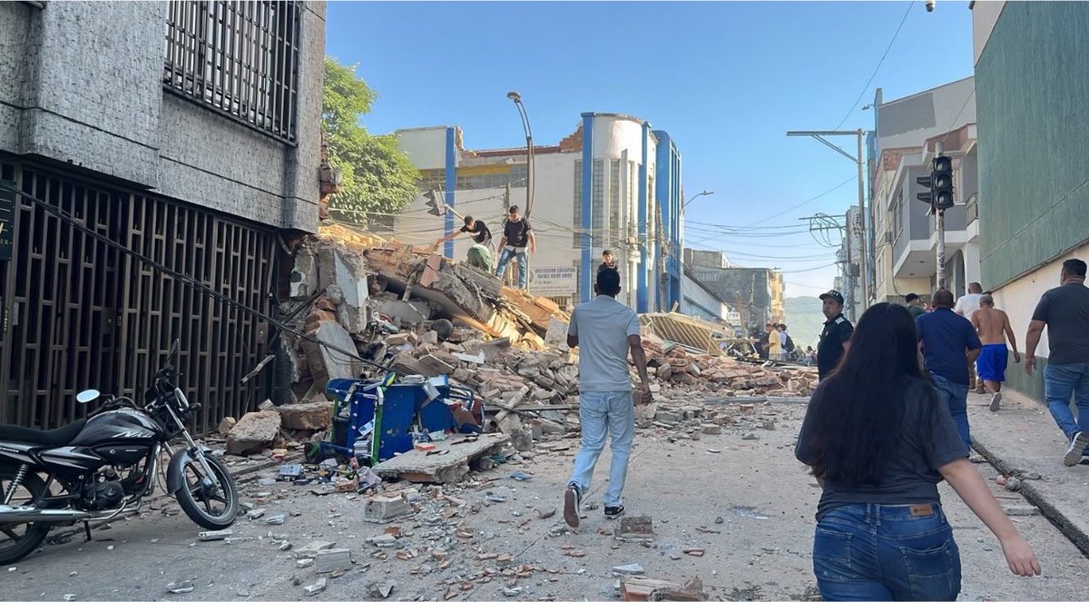 leopoldolopez's tweet photo. Toda nuestra solidaridad y oraciones están hoy con el pueblo hermano de Colombia ante el terremoto que ha golpeado al país.

A las familias afectadas y a todos los que trabajan en las labores de emergencia: nuestro abrazo y acompañamiento.

¡Fuerza y fe, Colombia! 🇨🇴🇻🇪 https://t.co/XTtmkwta7z
