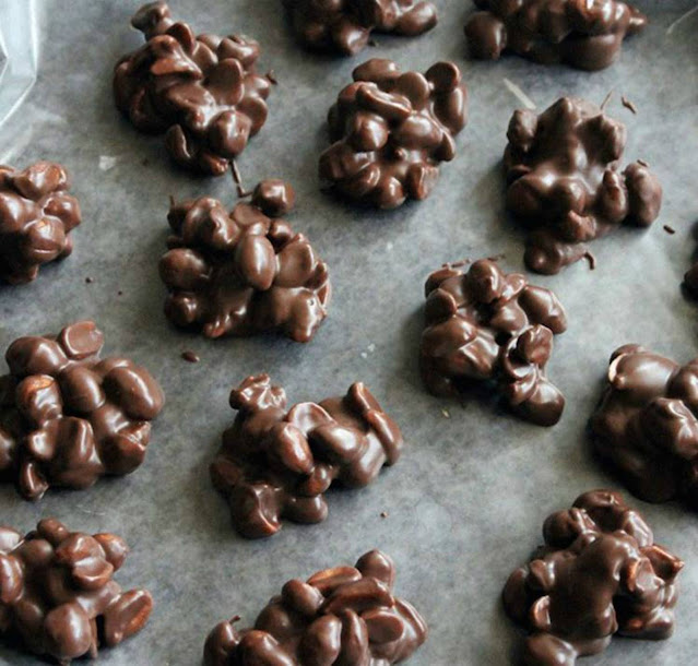 YaDaChef's tweet photo. Sweet, crunchy & ready in under 30 minutes! These easy Chocolate Covered Peanut Clusters need just 4 ingredients and zero baking. Perfect for gifts, movie nights, or whenever that chocolate craving hits.
Get the simple recipe → https://t.co/a27pUnhkSw
#ChocolateClusters #EasyRecipes #NoBakeTreats