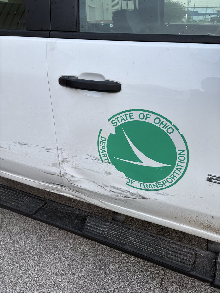 ODOT_SouthOhio's tweet photo. On July 28, a driver sideswiped our truck in Brown County while crews cleared a downed tree on SR 286. Thankfully, no one was hurt.

Move over, slow down, and pay attention for vehicles with flashing lights.

#MoveOverMonday https://t.co/0tMcCzVMYg