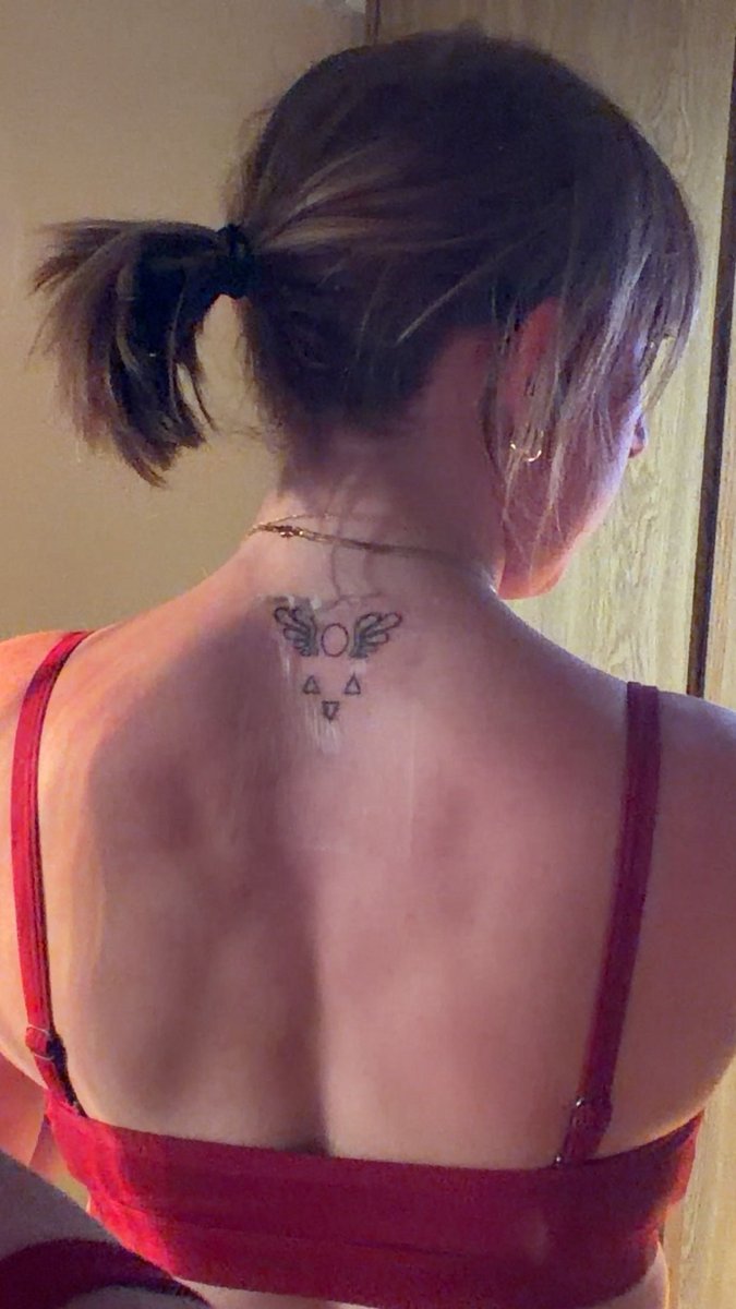 ogisntpeachy's tweet photo. Woahhhh deltarune tattoo😁 https://t.co/L4AMoIJar0