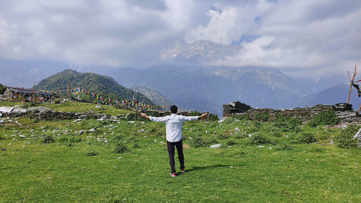 Vijaykumarrola1's tweet photo. “Mountains, memories &amp; a little bit of madness😎🏔️” https://t.co/oBLzo0eZb5