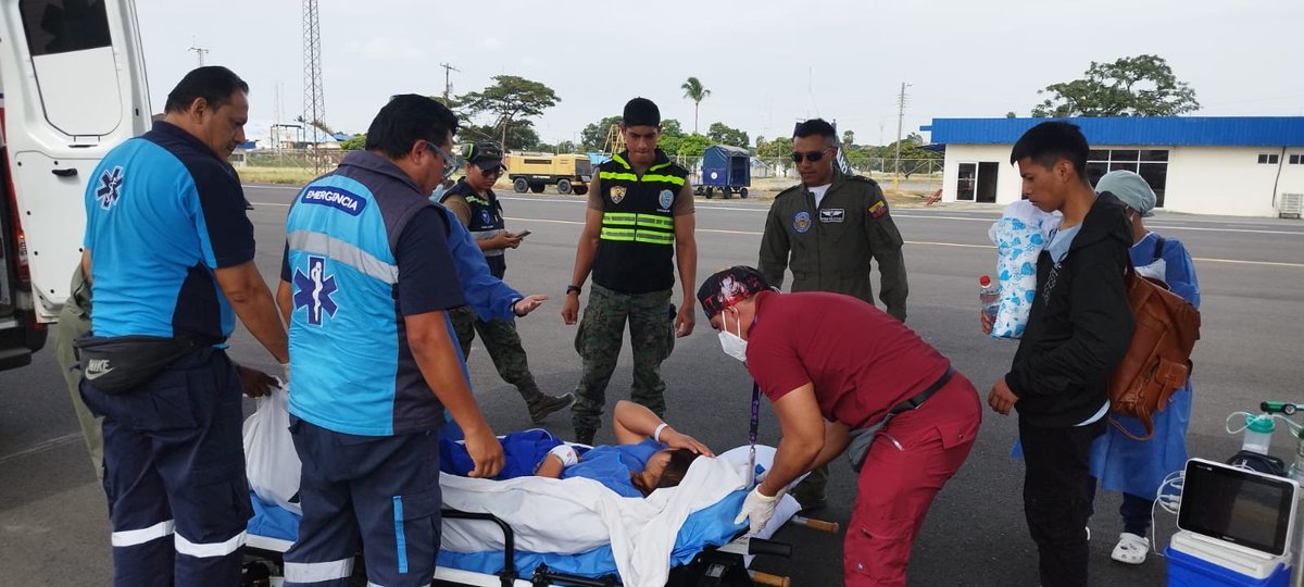 FuerzaAereaEc's tweet photo. ALAS DE ESPERANZA 

La Fuerza Aérea Ecuatoriana, a través del Ala de Transportes N.° 11, realizó una misión de transporte sanitario aéreo desde Galápagos hacia Guayaquil, trasladando a dos pacientes que requerían atención médica especializada.
La misión, ejecutada en una aeronave C-295M, permitió brindar una respuesta oportuna y facilitar el acceso a atención médica en el continente.
A cualquier hora y en cualquier lugar, nuestros aviadores militares están listos para servir al Ecuador.