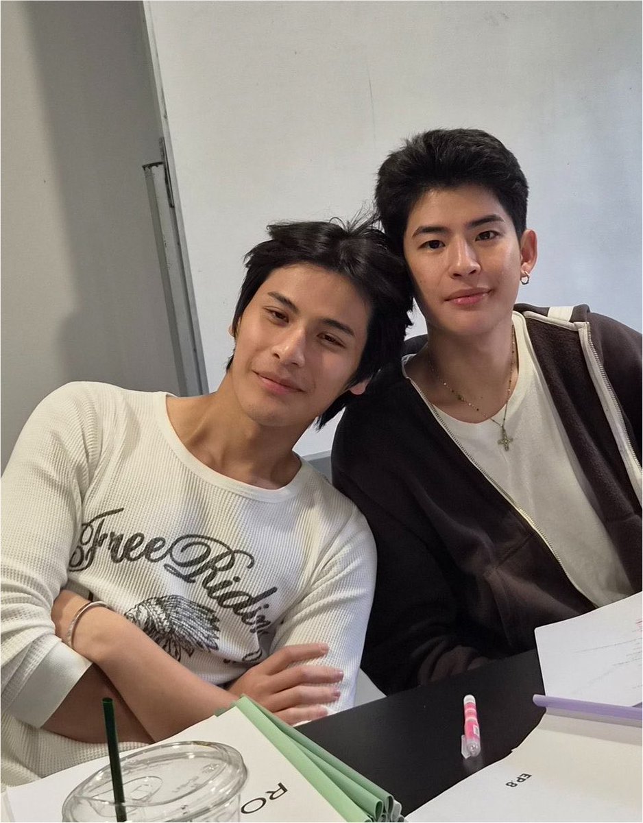 ohmmajesty's tweet photo. pantesan dari kemaren mikir mirip siapa ya, si pakin kalo kumisam aduhay bener kaya mas adam while ohm letoy banget mleyot mulu kaya pensil inul https://t.co/66r8n787A2
