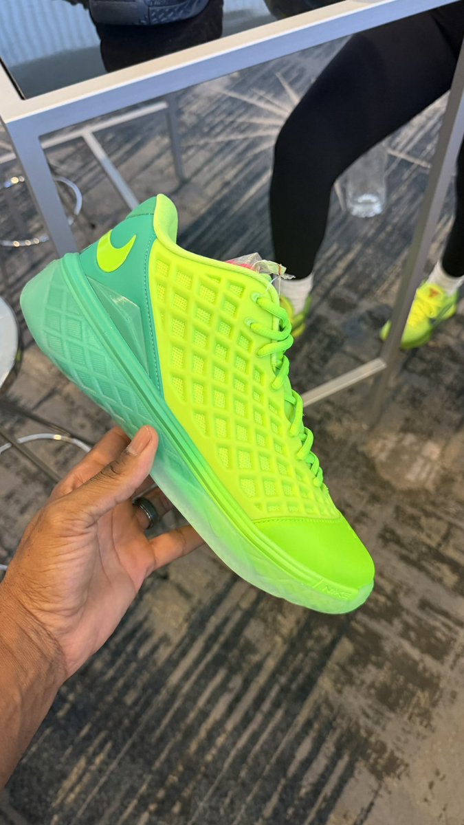 houseofheat's tweet photo. Nike Basketball unveiled a handful of Kobe sneakers at this year’s Mamba Invitational 🐍 https://t.co/dtQTM8Fxk7