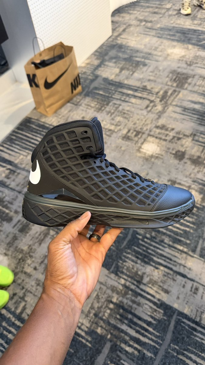 houseofheat's tweet photo. Nike Basketball unveiled a handful of Kobe sneakers at this year’s Mamba Invitational 🐍 https://t.co/dtQTM8Fxk7