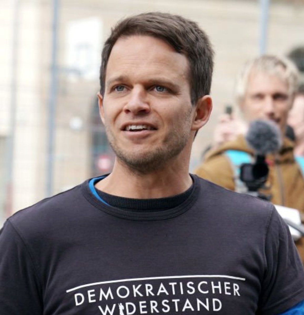 MarioBojic's tweet photo. 🚨🇩🇪German lawyer and patriot Markus Haintz destroys FAZ journalist Michael Martens, who asked Zelensky, "What can we Europeans do to help you kill more Russians."

"Martens would have made a career for himself in the Third Reich."

"Warmongers like Martens belong on the front lines, preferably in the first row - or, failing that, behind bars."