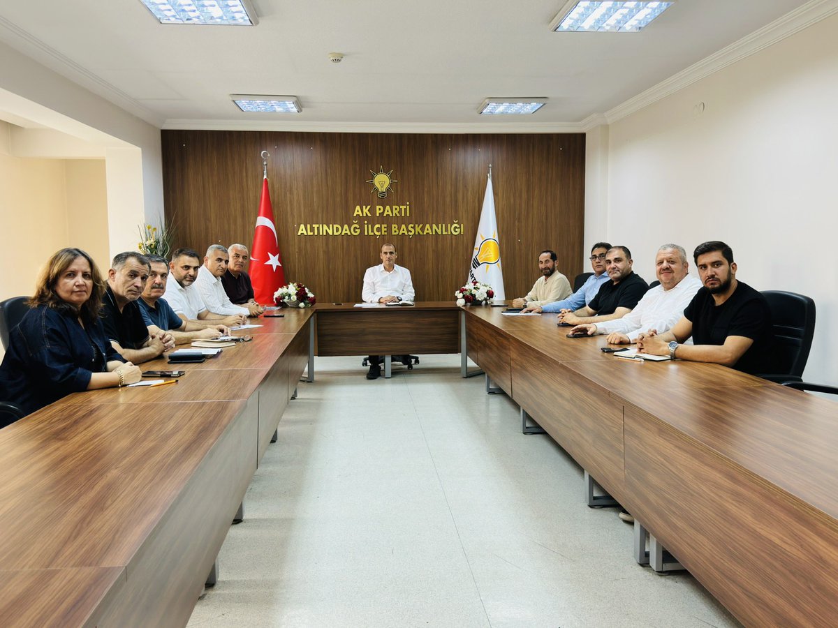 Fatih__Bildik's tweet photo. Haftalık Olağan Yürütme Kurulu Toplantımızı icra ettik.

#KalbimizAlt��ndağ 

@akaltindag https://t.co/K3YfZ6lVPG