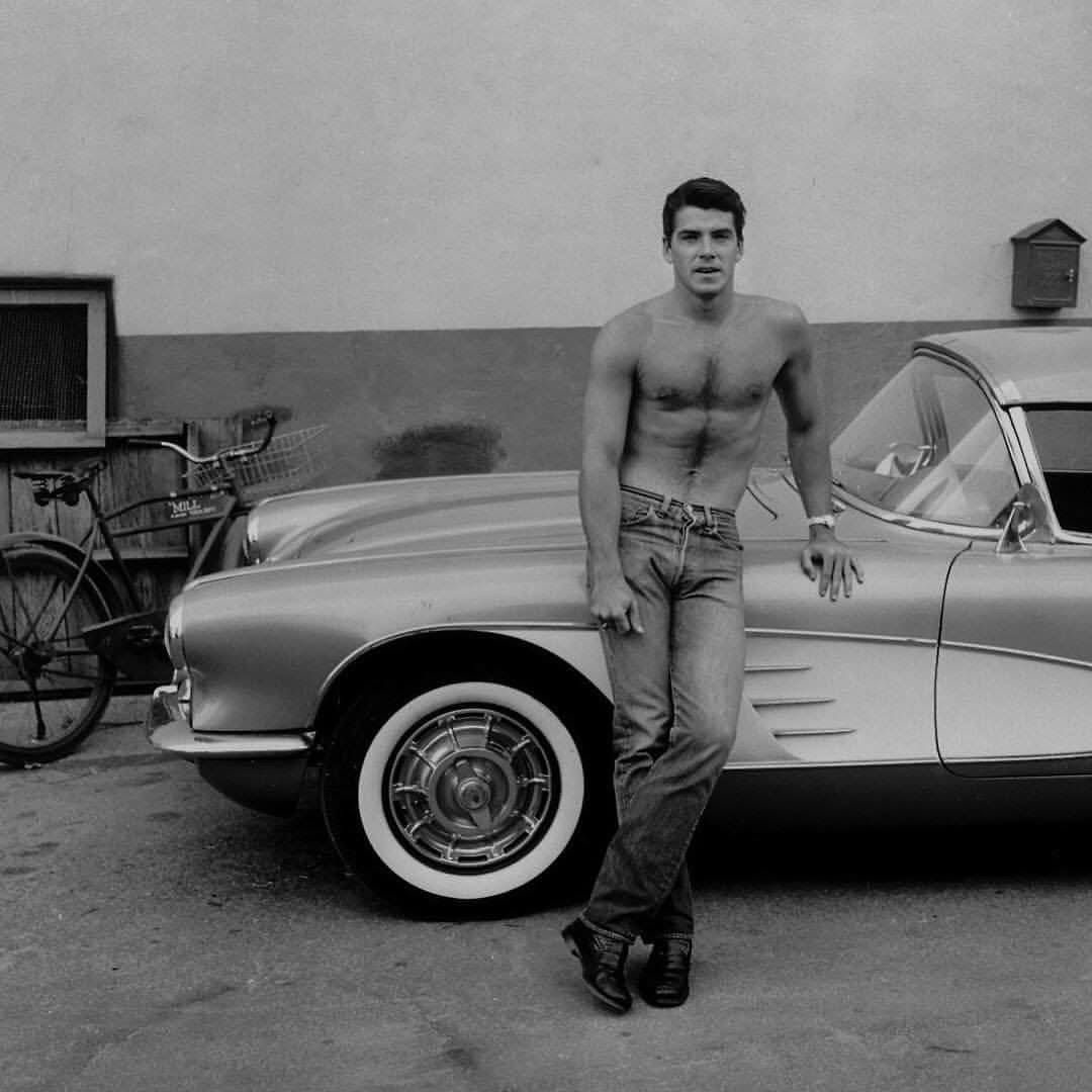 Navythunder808's tweet photo. Sexy men from yesteryear. I enjoy looking through old photos. https://t.co/r5KOORAn0g