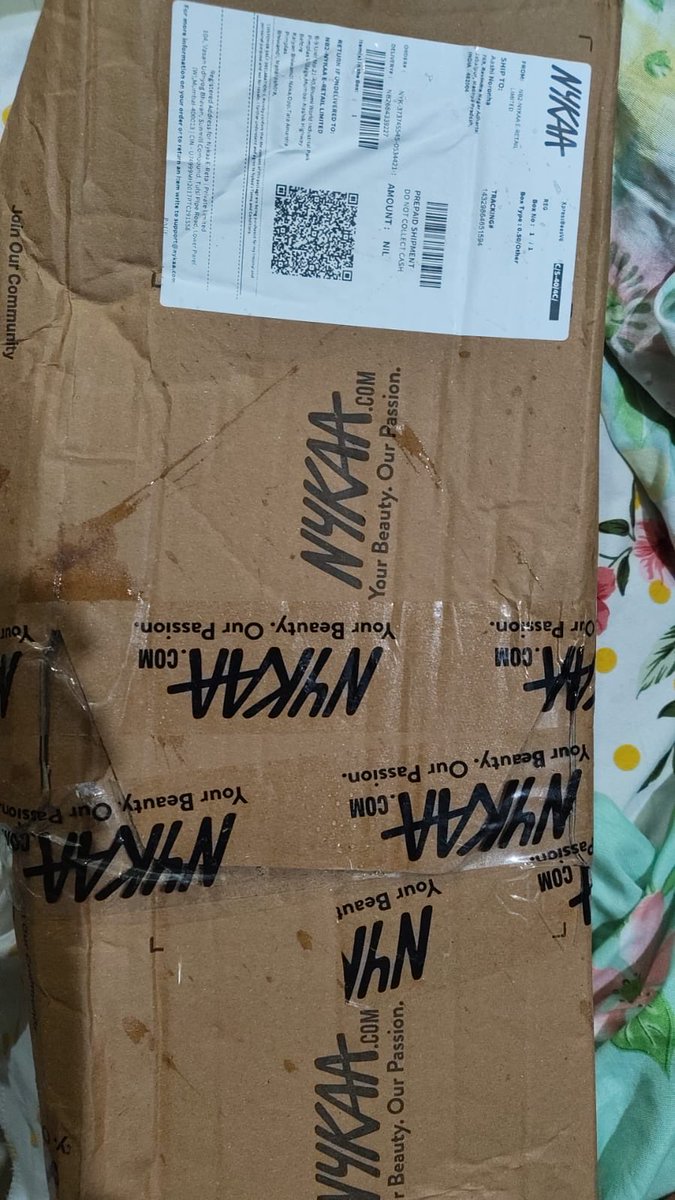 nyxhilx's tweet photo. Ordered a @Dyson Air Straightener as a gift for my girlfriend, but received 2 completely wrong products — Mamaearth shampoo &amp; a Minimalist product. Raised a replacement immediately with all proofs, yet the replacement has now been cancelled @MyNykaa 
I want a solution https://t.co/p6DNzpX7c5