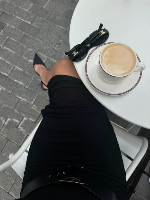 christo34036850's tweet photo. Vibes #tatler #ClassyStyle #FashionInspo #ElegantStyle #ChicLook #Fashionista #frockingFabulous ๐ซง #elle #vogue #clean https://t.co/Fftl2YvONJ