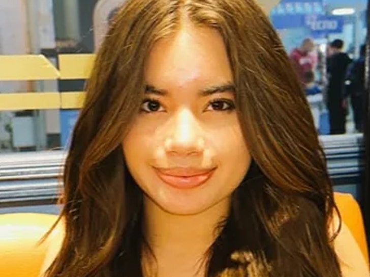 TMZ's tweet photo. 🕊️ Influencer Sofia Murillo dies in a helicopter crash with mom, grandma in Brazil.

Full details: https://t.co/AGUHvJ2XTL https://t.co/NZzXdTRASM