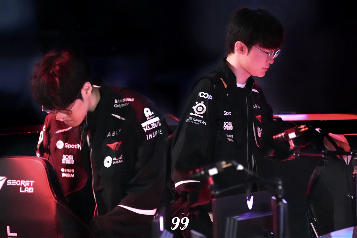 99canfly99's tweet photo. 260729 LCK T1 vs KT

until you return.

#ONER #FAKER https://t.co/6mGO0H3z5b