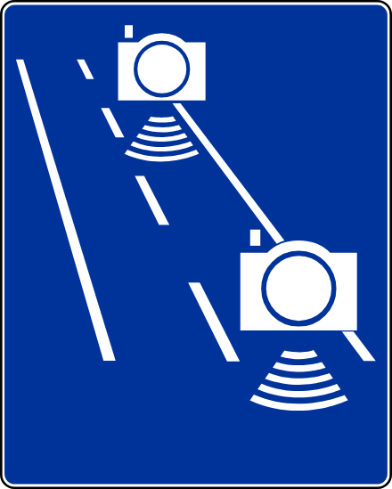 rzep8's tweet photo. OPP pokazało mi, że Polacy nie potrafią jeździć z przepisową prędkością:

Poza OPP - jazda 15-20km/h ponad ograniczenie
W OPP - jazda 15-20km/h poniżej ograniczenia

Nawet poza OPP widać, że sporo osób to ma w ogóle problem z utrzymaniem stałej prędkości, co jazda z tempomatem tylko uwidacznia.

Ile miałem sytuacji gdy jadę sobie ze stałą prędkością lewym pasem, wyprzedzając tych na prawym 

Widzę, że ktoś i mnie próbuję wyprzedzić, więc zjeżdżam na prawy i wracam do dalszego wyprzedzania. 

Parę minut później to ja jego wyprzedzam (mimo, że ciągle jadę ze stałą prędkością), tylko po to, by za kolejnych parę minut znowu mnie chciał wyprzedzić.

Mam szczerą nadzieję, że wraz z czasem coraz więcej jazdy będzie wykonywana autonomicznie, bo nawet dzisiejsze systemy jeżdżą bezpieczniej od 95% polskich kierowców.