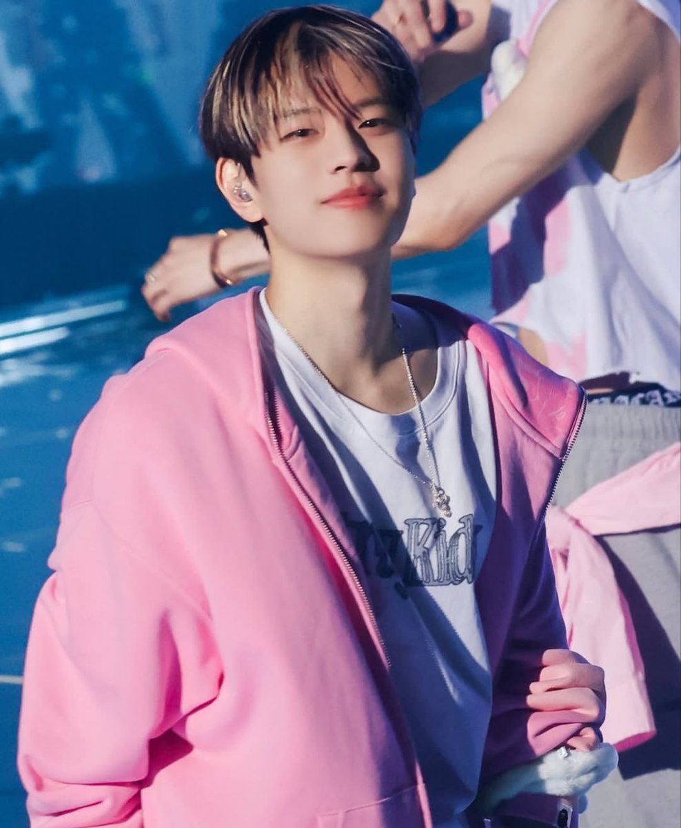 minmignon_'s tweet photo. 이런 사진 볼때마다 기분이 이상해 
진심으로 행복해보여서 이 사람의 앞으로를 무작정 응원하게 돼 https://t.co/lRs4j2RNpz