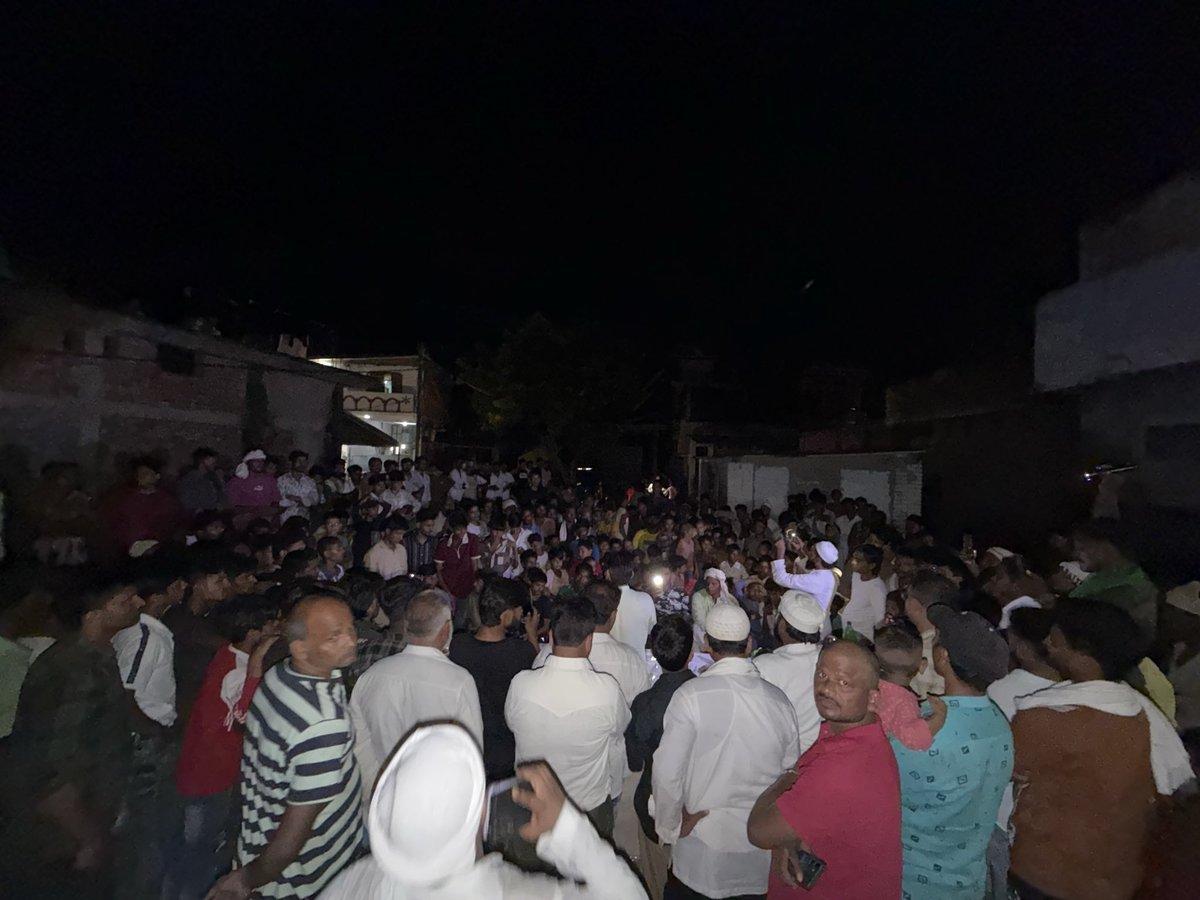 imshaukatali's tweet photo. मटेरा विधानसभा-284 के विभिन्न क्षेत्रों में नुक्कड़ सभाओं को संबोधित कर आवाम से सीधा संवाद किया।
क्षेत्र की बुनियादी समस्याओं, हक़ और इंसाफ़ के मुद्दों पर आवाज़ बुलंद की। इंशाअल्लाह, आवाम के हक़ की यह लड़ाई पूरी मजबूती के साथ जारी रहेगी।
पतंग का निशान सुरक्षा और सम्मान 🪁 🪁 🪁 
#AIMIM #AsaduddinOwaisi #ShaukatAli #MateraWithShaukatAli #ShaukatAliForMatera