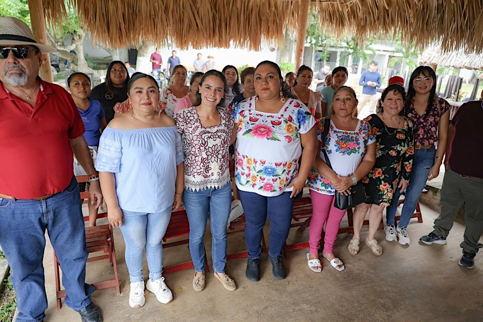PeriodismoObje4's tweet photo. #JoseMariaMorelos ⎮ Realizan gira informativa en las comunidades Dziuché y San Diego para dialogar con productores locales. 🐝
https://t.co/UxOOzUGCrx https://t.co/7WxubGmAyy