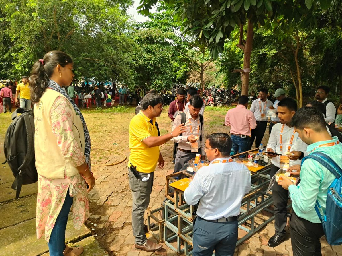 BMWV_BBSR's tweet photo. Team BASIX actively supported the Nijukti Mela at Railway Auditorium, Ward No. 9, by deploying IEC volunteers and LCVs for efficient waste collection and ensuring proper waste management throughout the event.
@bmcbbsr 
@CMO_Odisha 
@HUDDeptOdisha https://t.co/T0dOEY4eNT