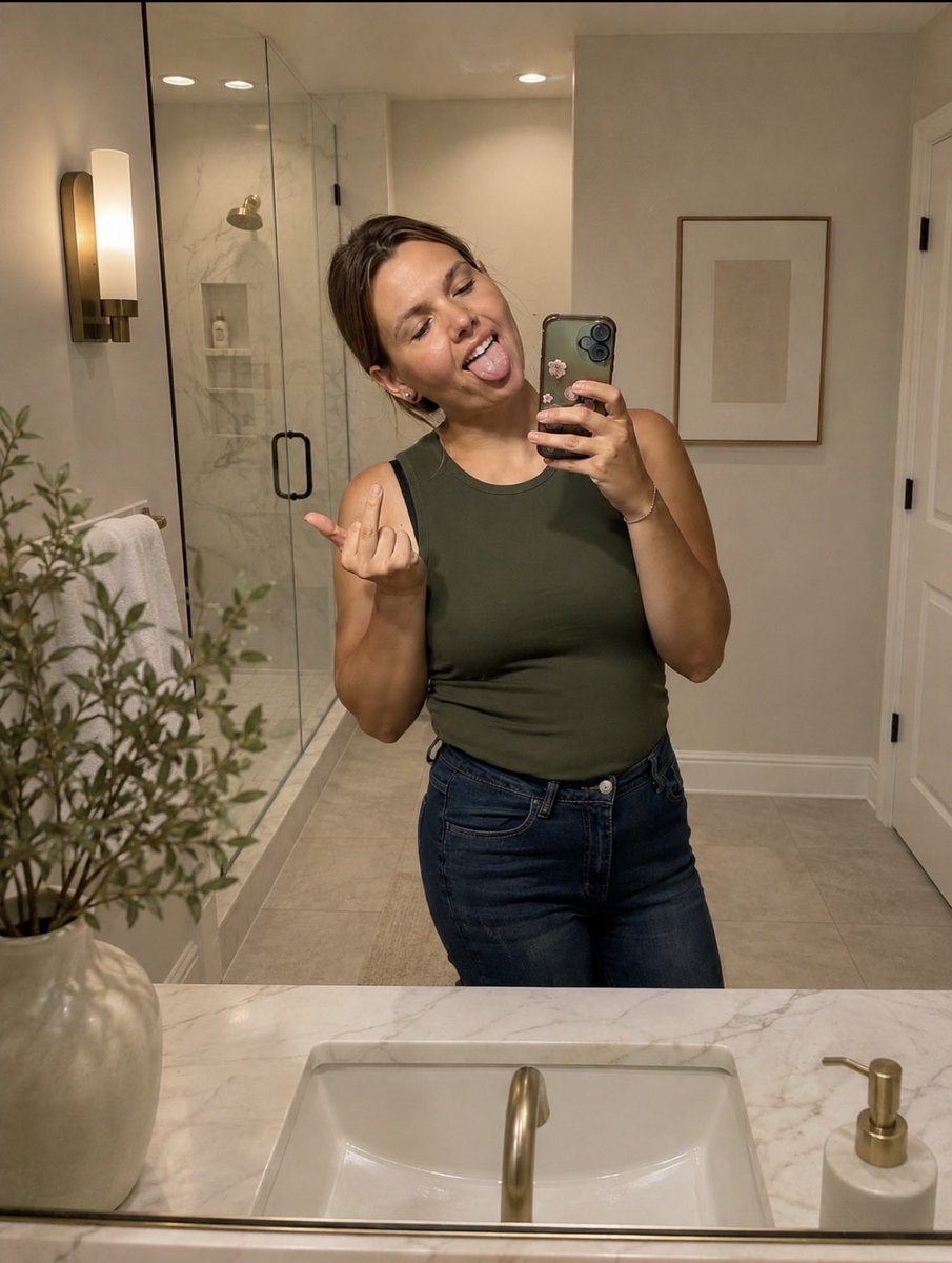 GoddessBellaEve's tweet photo. Did you miss me? 💋🥵👅🖕🏼 you already know how to make me happy 
https://t.co/HVx8xYKd9o
#loser #missme #beautiful 
Simp for me
Loser
Paypig
Findom
Wallet drain https://t.co/970nzZIlc0