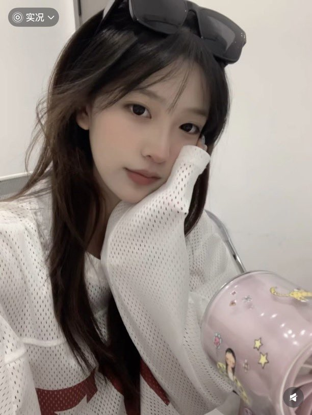 YuLuv7187's tweet photo. 新人刚玩x

想发点照片  有人锐评女大福照吗

直接给不墨迹  发完我要删了…..真给 https://t.co/M4SOy6xr2y