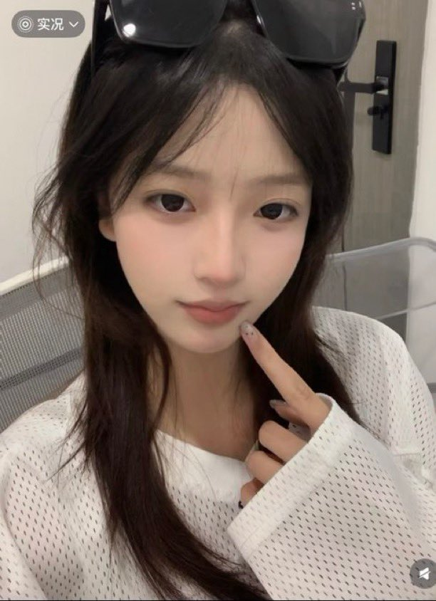 YuLuv7187's tweet photo. 新人刚玩x

想发点照片  有人锐评女大福照吗

直接给不墨迹  发完我要删了…..真给 https://t.co/M4SOy6xr2y