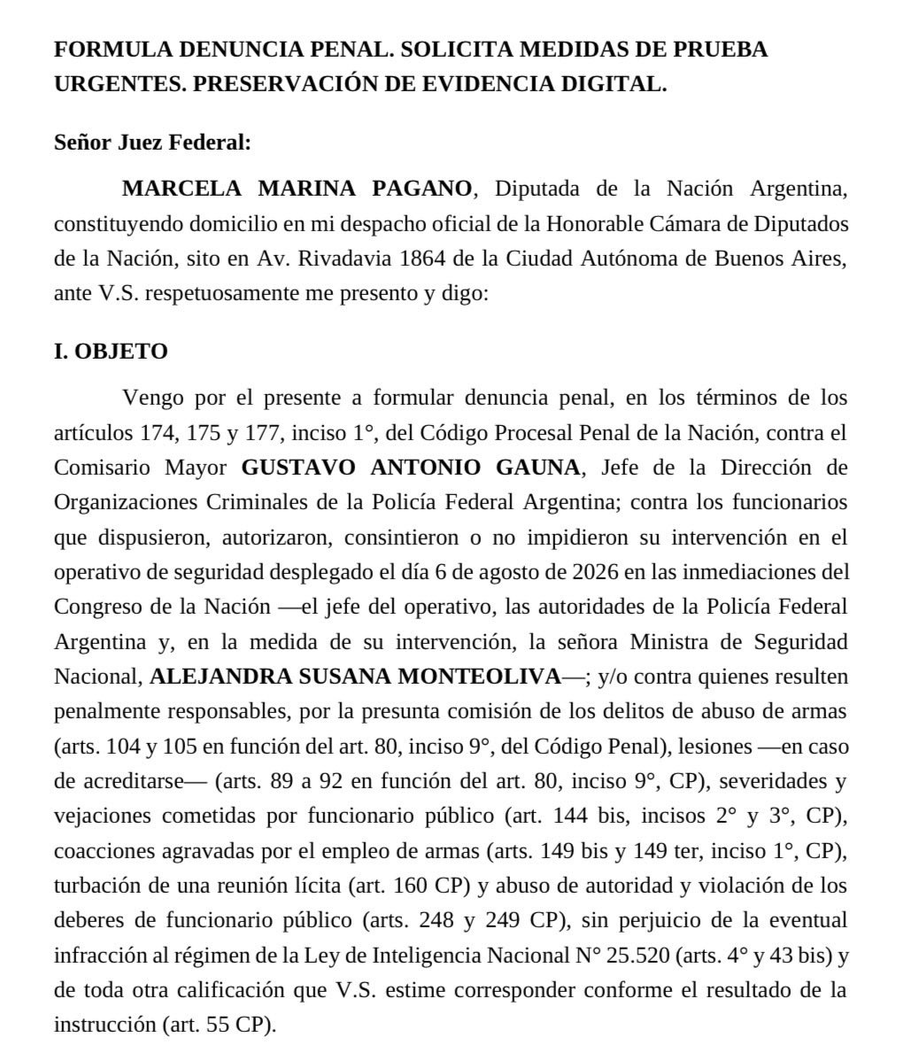 Marcelampagano's tweet photo. El jueves, durante la manifestación en defensa de nuestras tierras, vimos la imagen de un efectivo de civil apuntando con un rifle a personas que marchaban. A ese hombre, Gauna, lo denuncie ayer penalmente. También a su jefa @AleMonteoliva Los hechos son demasiado graves, “el que las hace las paga”!