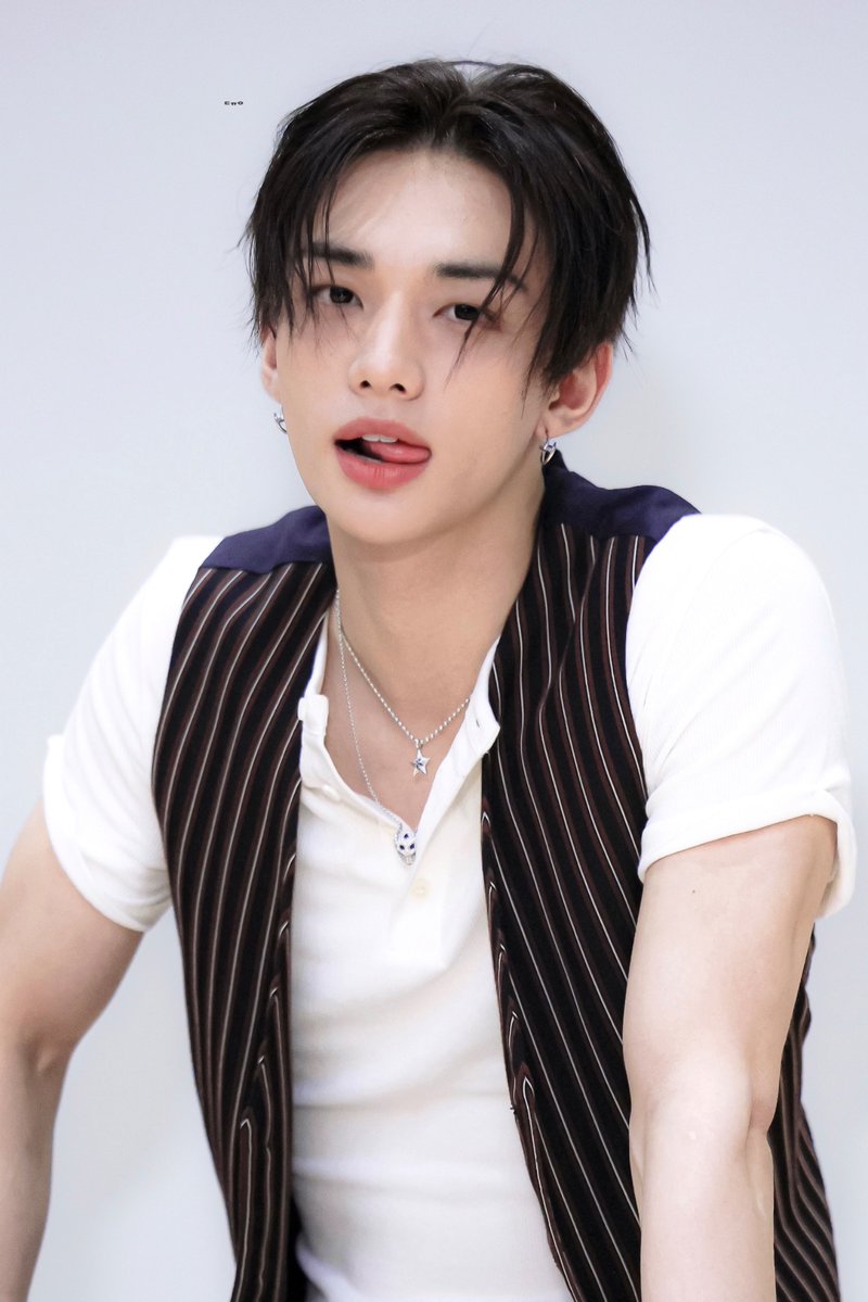 hhj___lover's tweet photo. 260808 HQ

#StrayKids #스트레이키즈 
#Hyunjin #현진 https://t.co/uxKh5k31Dn
