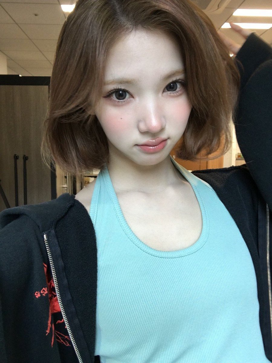 jiwoochoo's tweet photo. I keep catching my reflection and realizing how sweet it is to exist. https://t.co/CSUCjxx7gw