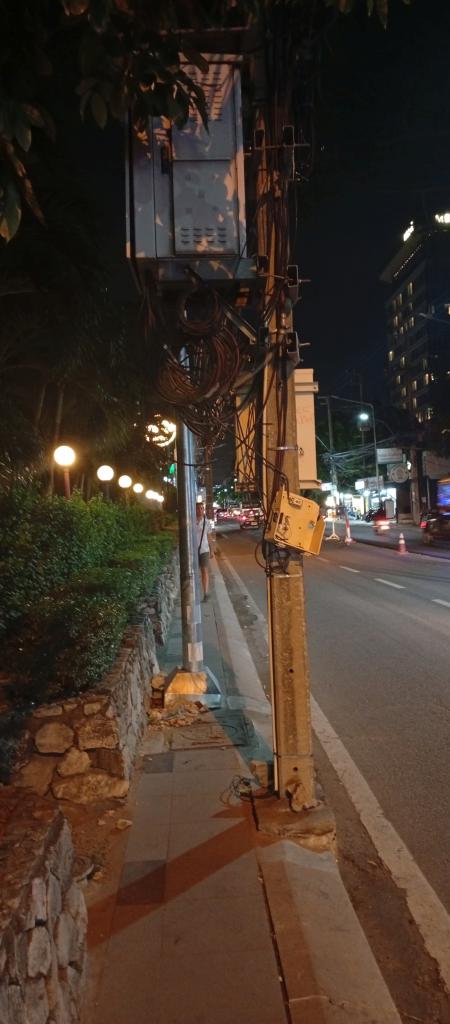 PattayaNewsFlas's tweet photo. Believe it or not:
That’s what they call the pavement in Pattaya, the family-friendly holiday paradise in Thailand....
#Thailand #Pattaya #Bangkok #Phuket #Kohsamui #News #Entertainment #holidays #EntertainmentNews #holiday #พัทยา #ภูเก็ต #กรุงเทพ #ประเทศไทย https://t.co/fWG9NlYY39