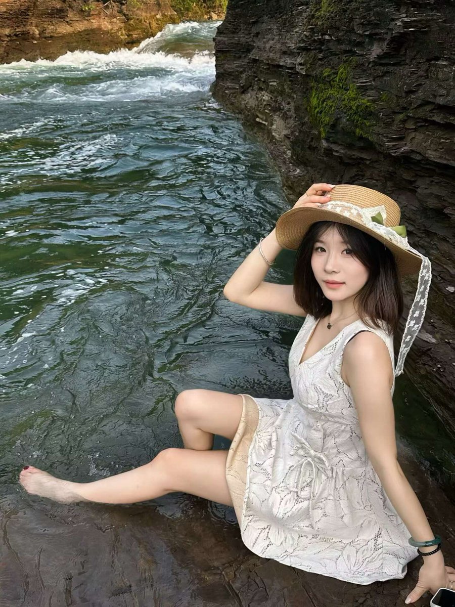ks_2504's tweet photo. 李艺涵 河南人 贱货母狗被曝光 这个骚货母猪被操烂了  天天就是被鸡巴操的厕所 谁想射他的脸上这个烂货母狗  现实见到他可以让她看这个推文免费操她 #雌竞 #母狗 #羞辱 #婊子 #女神 #打分 #母猪 #女大 #女高 #上贡  #胁迫 #粗口 #意淫 https://t.co/XamteqlXpS