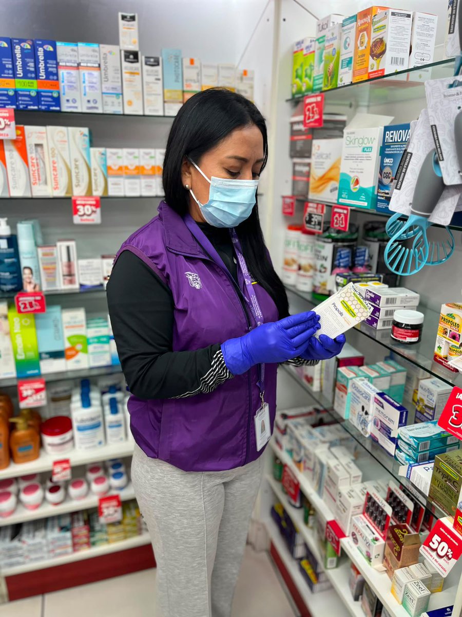 Arcsa_Ec's tweet photo. ¡#FeriadoSeguro, medicamentos de calidad! 💊✅

Recorremos el país para inspeccionar farmacias y verificar que los medicamentos y dispositivos médicos que llegan a tus manos sean seguros, de calidad y cumplan con la normativa sanitaria.

#GobiernoDelEcuador 🇪🇨 https://t.co/LbyttPqUcC