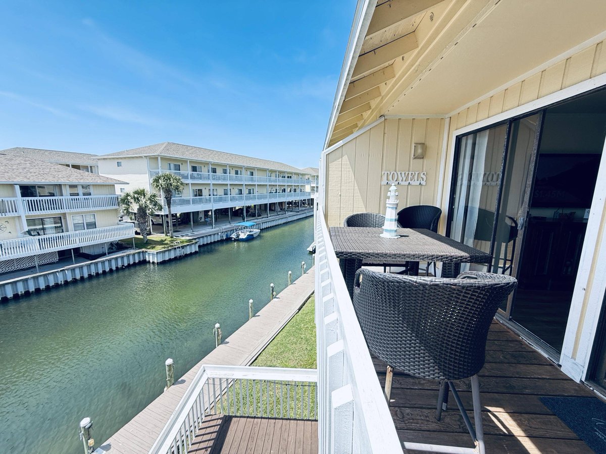 KayJRealtorFL's tweet photo. Don't just visit Destin...LIVE IT! 🌅
🌊 More than a condo—it's a lifestyle. Wake up to canal views, days on the beach &amp; enjoy everything this condo has to offer! 🏖️✨ 
https://t.co/CuoyazGCkz

#DestinFL #WaterfrontLiving #FLRealEstate #KaySellsDestin #LPTrealty https://t.co/pZ3uRi5VmT