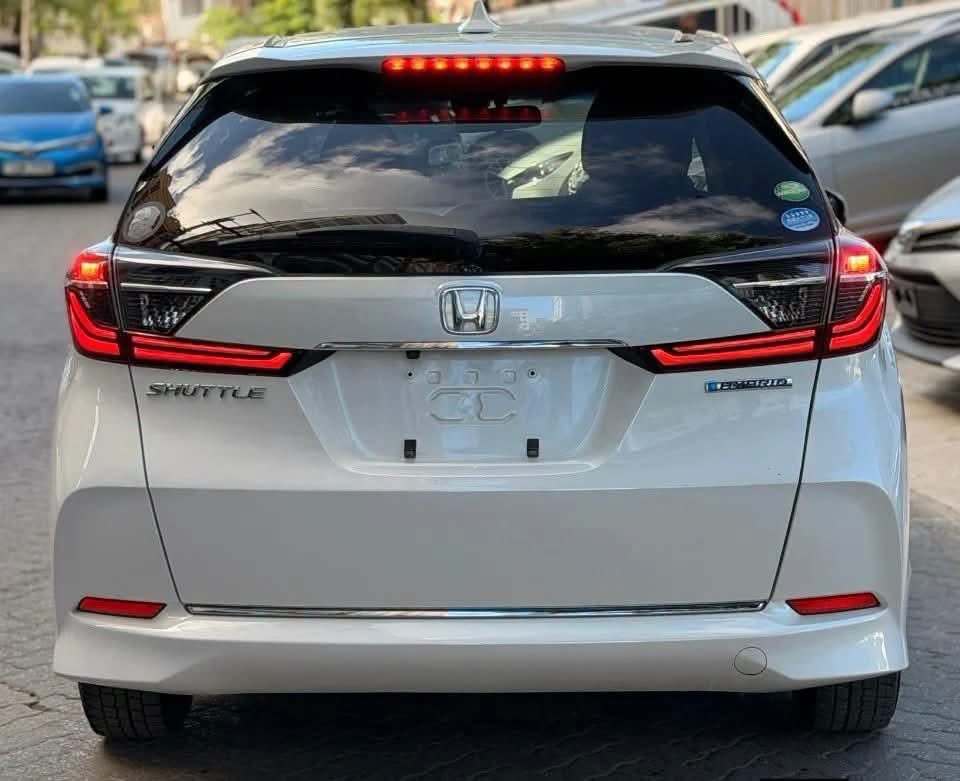 alasirimotors's tweet photo. FRESH IMPORT HONDA  SHUTTLE  PREMIUM GRADE 
2019 Model
1500cc
Low mileage 
Transmission  Auto 
Petrol 
Pearl white 
Fog lights 
Alloy trims 
Running daylights 
Multifunctional steering 
Powered windows 
Powered steering 
Inbuilt Navigation Screen 
2wd 

Asking Price Ksh 1.850M https://t.co/zOiMTdiT98