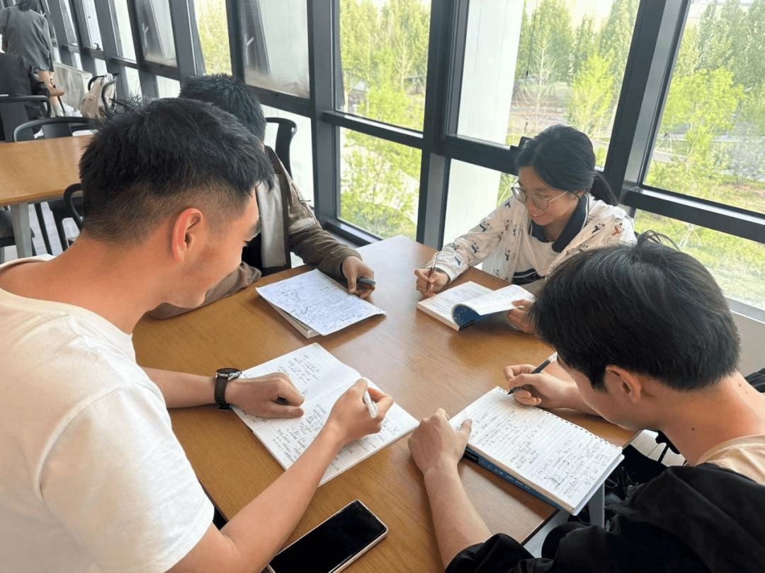 moon7silver's tweet photo. Collab wins! Our team crushed today’s small project challenge by splitting tasks, sharing ideas and helping each other out. Ready for more teamwork tomorrow! https://t.co/qdJNRQNxnE