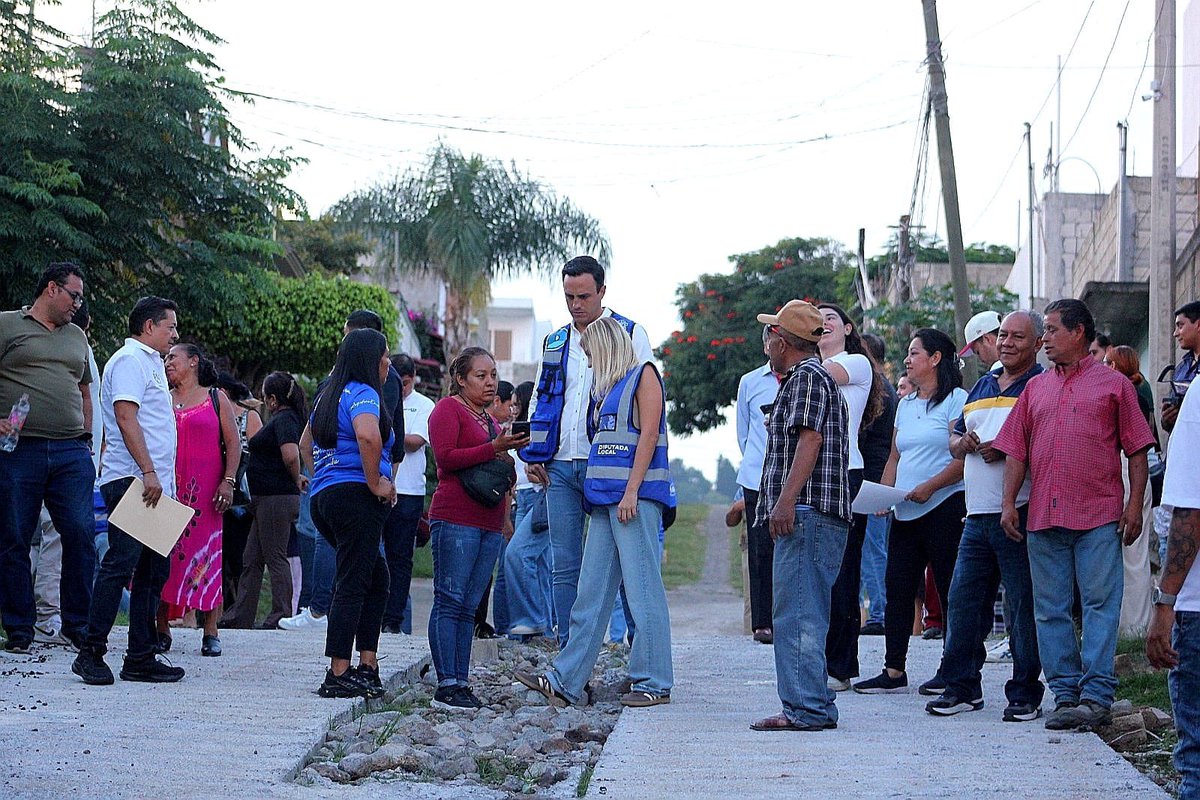 EnterateMor24's tweet photo. #ATENCION🚨 Diputado local Daniel Martínez Terrazas recorre colonias del poblado de Ahuatepec junto a vecinos https://t.co/wyiD0vTUKj