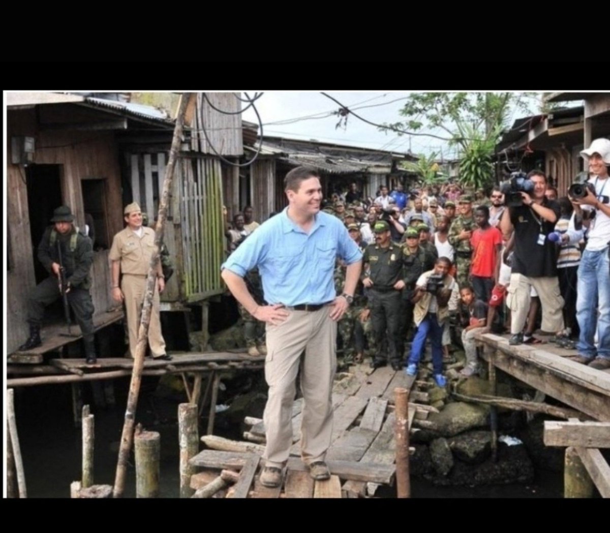 YonaRincon's tweet photo. En la posesion de Ivan duque fuerte vendaval
Después de la posesionnde abelardo #temblor más horrible de colombia. https://t.co/7tbMbA0lzw