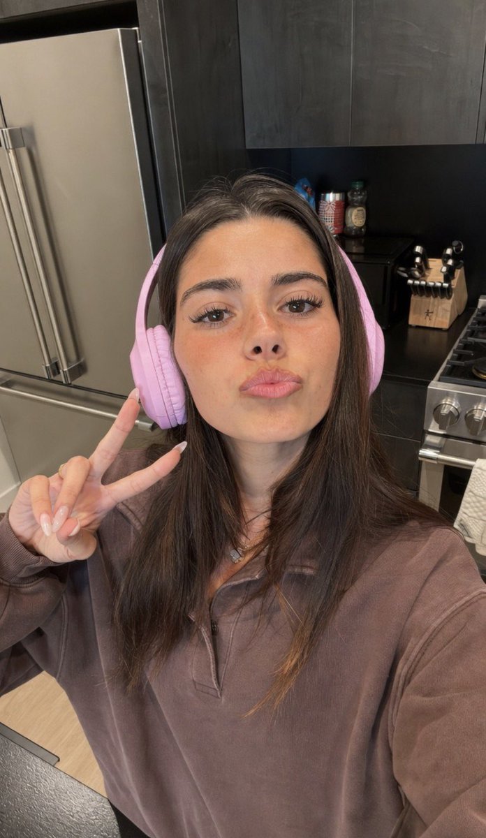 Pokishredd's tweet photo. Boba and Darla Faceporn 
#faceporn #findom #goon #pump #stroke https://t.co/0Kp14aWM6u