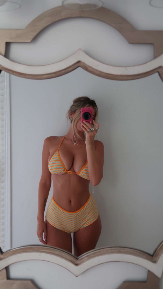lunagrdt's tweet photo. do you think my  fit is cute??? https://t.co/X3CSeKgvTP