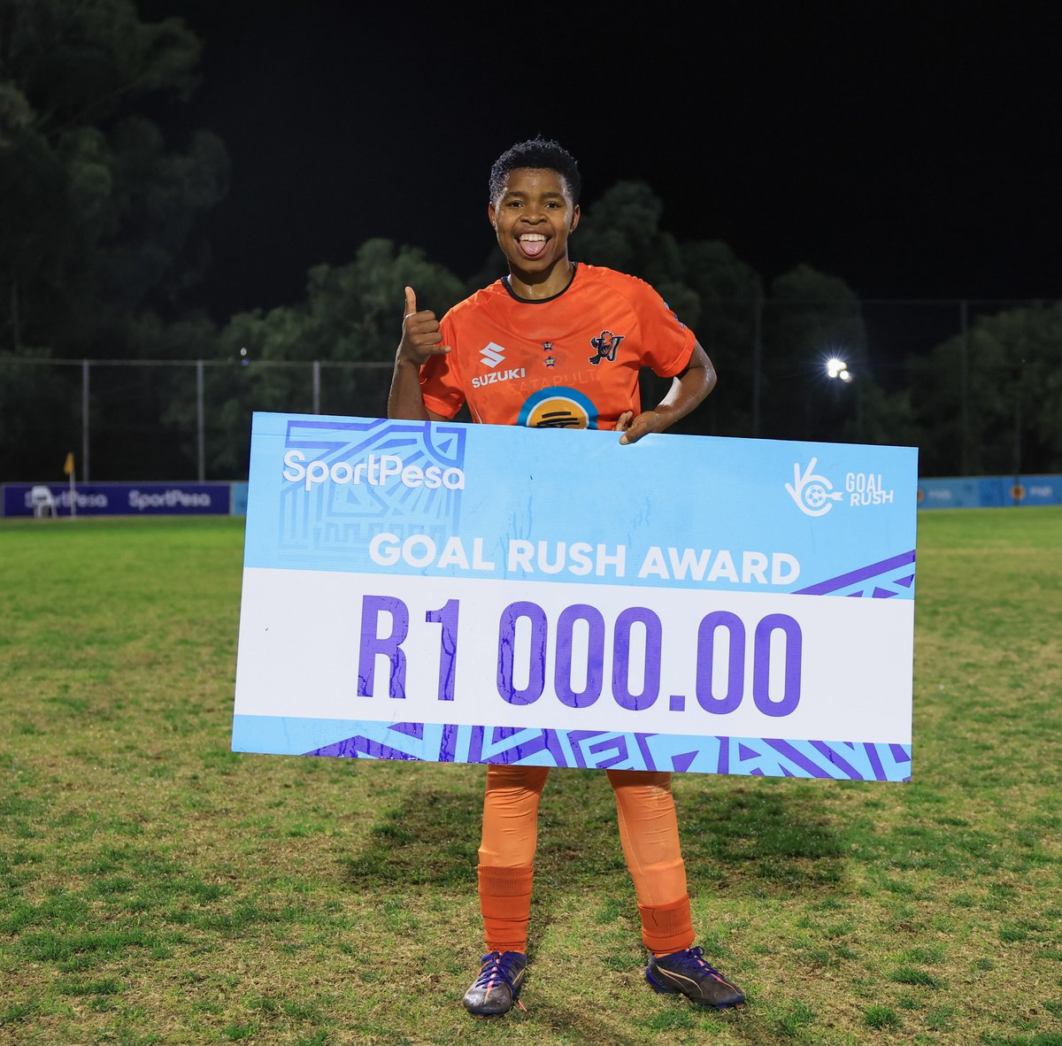 UJ_Sport's tweet photo. 𝐖𝐨𝐦𝐞𝐧'𝐬 𝐕𝐚𝐫𝐬𝐢𝐭𝐲 𝐅𝐨𝐨𝐭𝐛𝐚𝐥𝐥 𝟐𝟎𝟐𝟔

SPORTPESA GOAL RUSH AWARD 🏆🔥

Lindelwa Mabuza takes home the SportPesa Goal Rush Award after scoring the decisive goal that sent UJ into the Women’s Varsity Football final. A moment of brilliance when it mattered most! https://t.co/rROPKRU18I