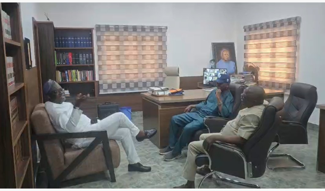akinwasbab's tweet photo. Asiwaju John Adeniyi Farinto and Governor Seyi Makinde at Olive Chamber { The office of Asiwaju Farinto}. 

Iwajowa L.G is ready to work for @BAM_2027 . 
Oke-Ogun is ready to deliver for @adekanmbi_bimbo. https://t.co/GLxvCgboWT
