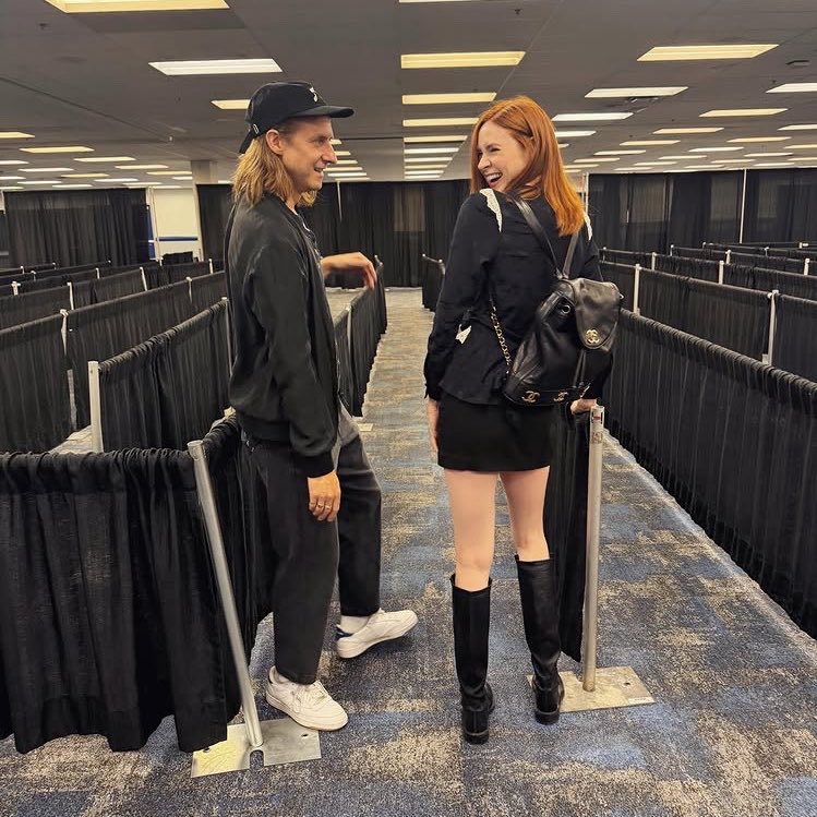 amysflwr's tweet photo. parents are reunited thank god https://t.co/MeQhzoE407