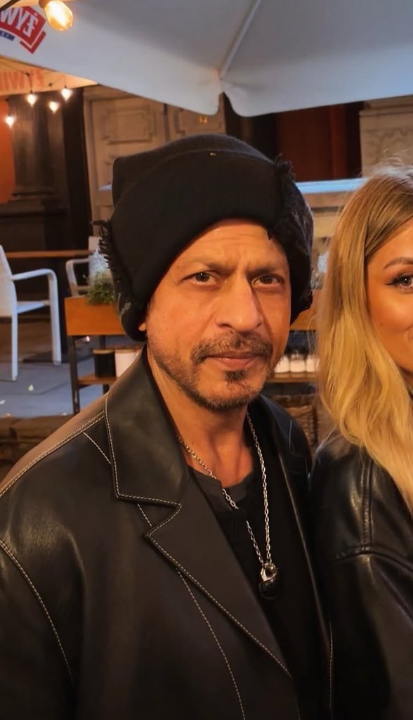 asmasun01's tweet photo. Baadshah @iamsrk. https://t.co/bZ99fnDTvB