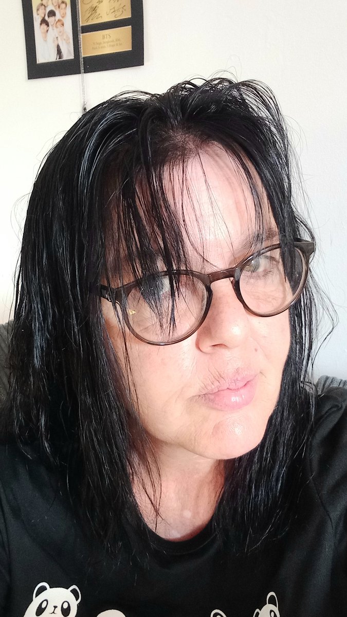 yoo_michel13657's tweet photo. Gone back to natural colour black ⚫️  no filters 😂😂😂💜 https://t.co/za0Zstsp45