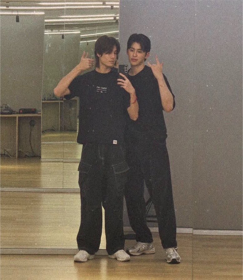 hamburggers's tweet photo. ผมเขินครับ
รูปคู่ครับ
แต่งตัว All black คู่ครับ
รองเท้าคู่ครับ
เค้ายืนใกล้กันครับ ไม่มีพื้นที่ว่างเลยครับ
ที่ตั้งกว้างครับ
พี่ปอนด์รักภูวินคับ🤟🏻

ส่วนผมฟินครับ นอนไม่หลับเลยครับ 
ตาค้างครับ🫪🫪🫪🫪🫪🫪🫪🫪 https://t.co/P01bo0ZXQJ