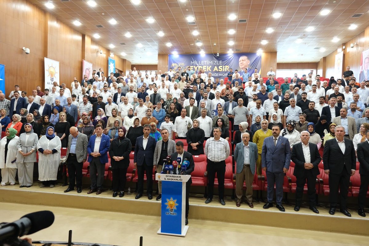 Akkadindiyarbkr's tweet photo. 📍 Diyarbakır | AK Parti’mizin 25. Yılı
AK Parti’mizin 25. yılını; İl Başkanımız Sn. @HamitSumer21 , İl KK Başkanımız Sn. @mervenurseyit , önceki dönem milletvekillerimiz, yöneticilerimiz ve teşkilat mensuplarımızla birlikte, birlik ve vefa ruhuyla kutladık .#Keşfetteyiz #akkadın https://t.co/faZAk0VHIB