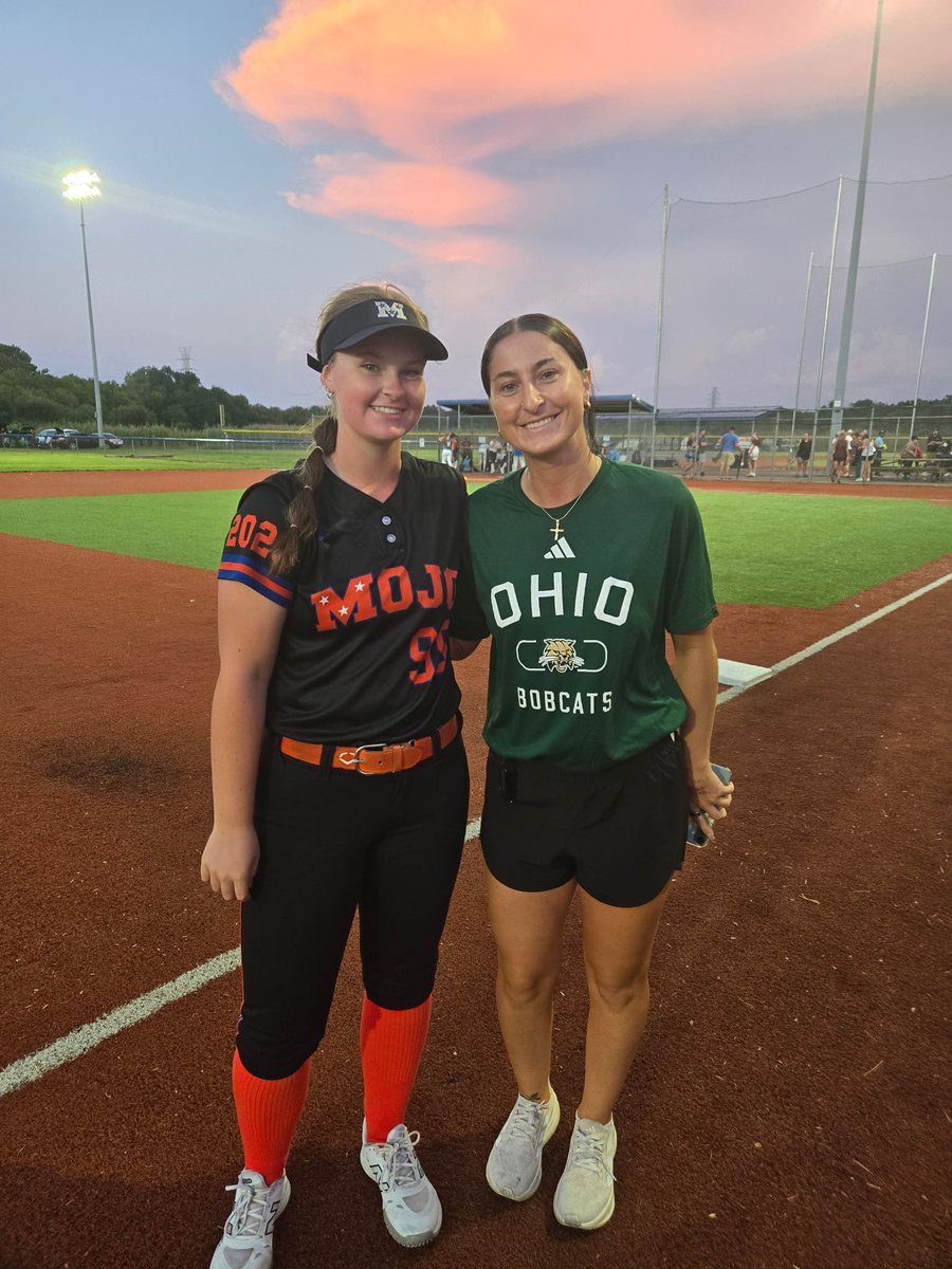 mak202999's tweet photo. It was HOT on the turf at the Lisa Fernandez camp this past weekend. Met some new girls and played with some familiar faces also. Got to play for @OhioBobcats assistant Coach Alexandria Whitmore and my @TNmojoNapper team took the field Sunday with our new teammates. 

@60formeLYJ @ExtraInningSB  @gatorjack72 @LineDsoftball @MaxPreps @PrepSoftball @Softball_Home @TopPreps @DiamondAddicts @SoftbalAmerica @Get2CollegAth @CoastRecruits @EastonFastpitch @EvoShield @newbalance @RecruitMatador @NextPitch_SB  @PrepSoftball @rsmidwest @SoftballDown @IHartFastpitch @HS_Next_Stop @NCAASoftball @p1_graphics @TopPreps @gobigrecruiting @SBRRetweets @tagupSoftball @softballhype